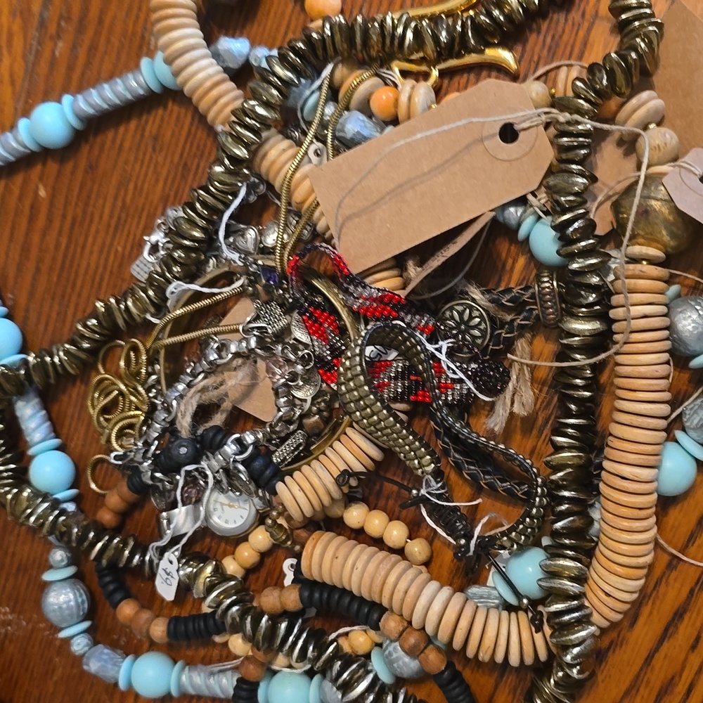 Lot of jewelry